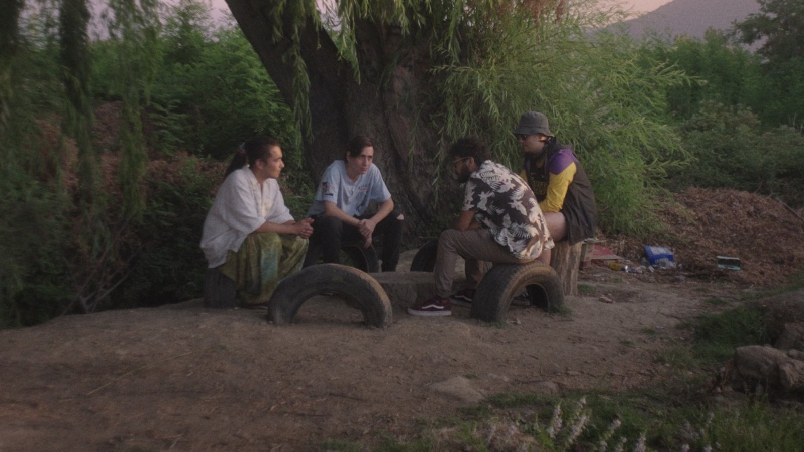 Muertes y maravillas Background