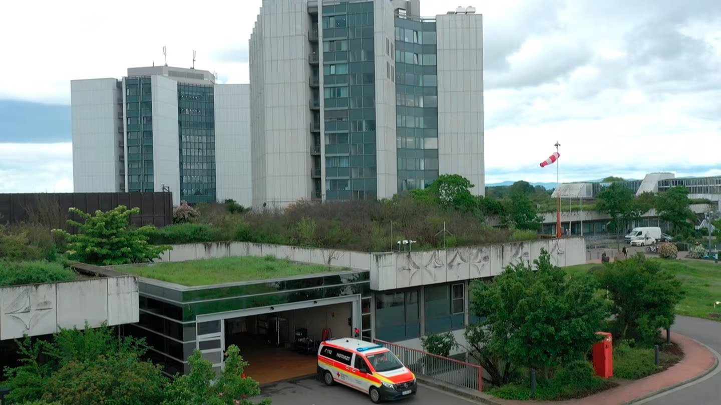 Die Unfallklinik Background