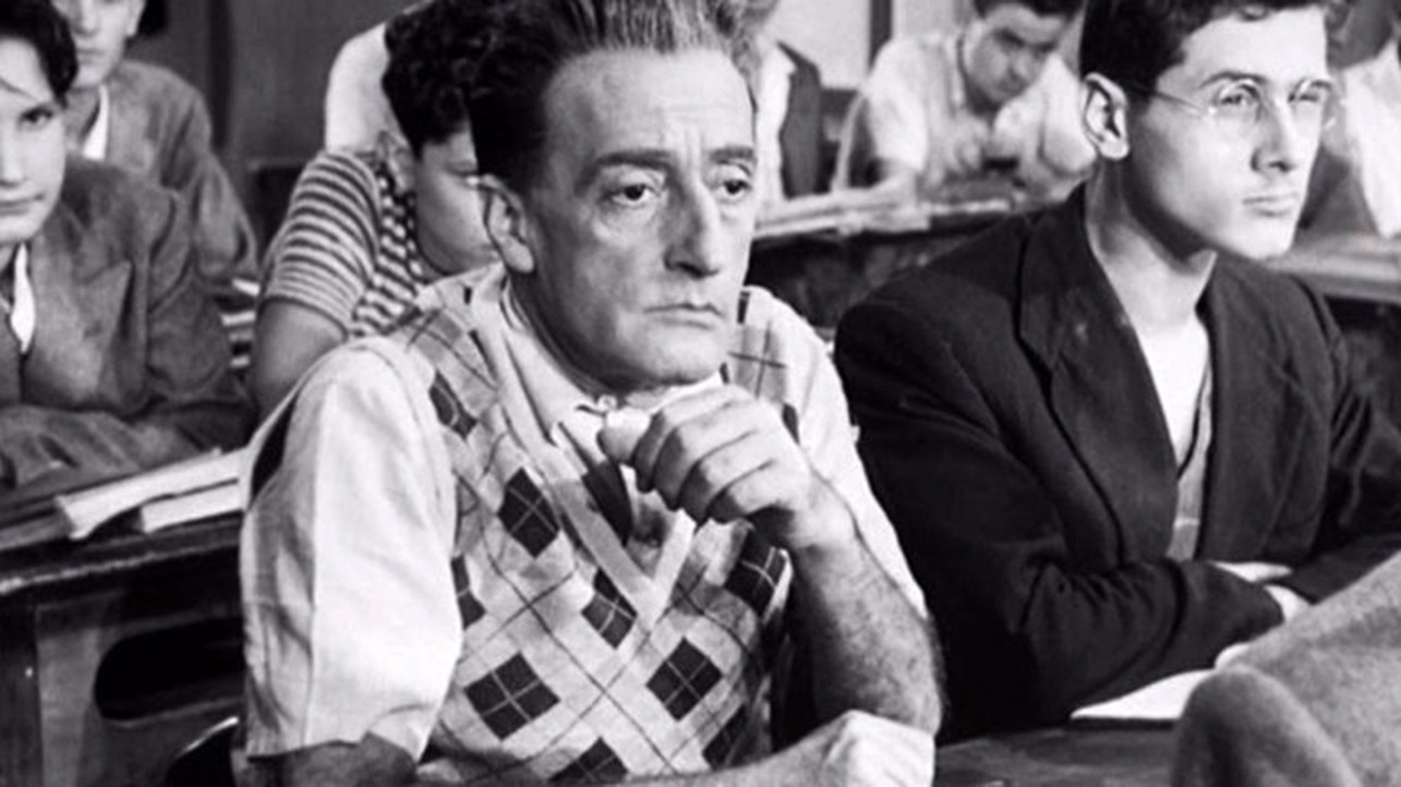 Totò Looking for a House Background