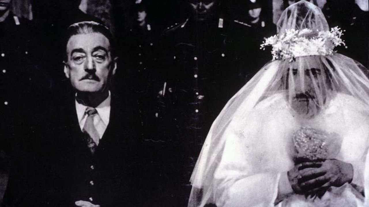 Totò e Peppino divisi a Berlino Background