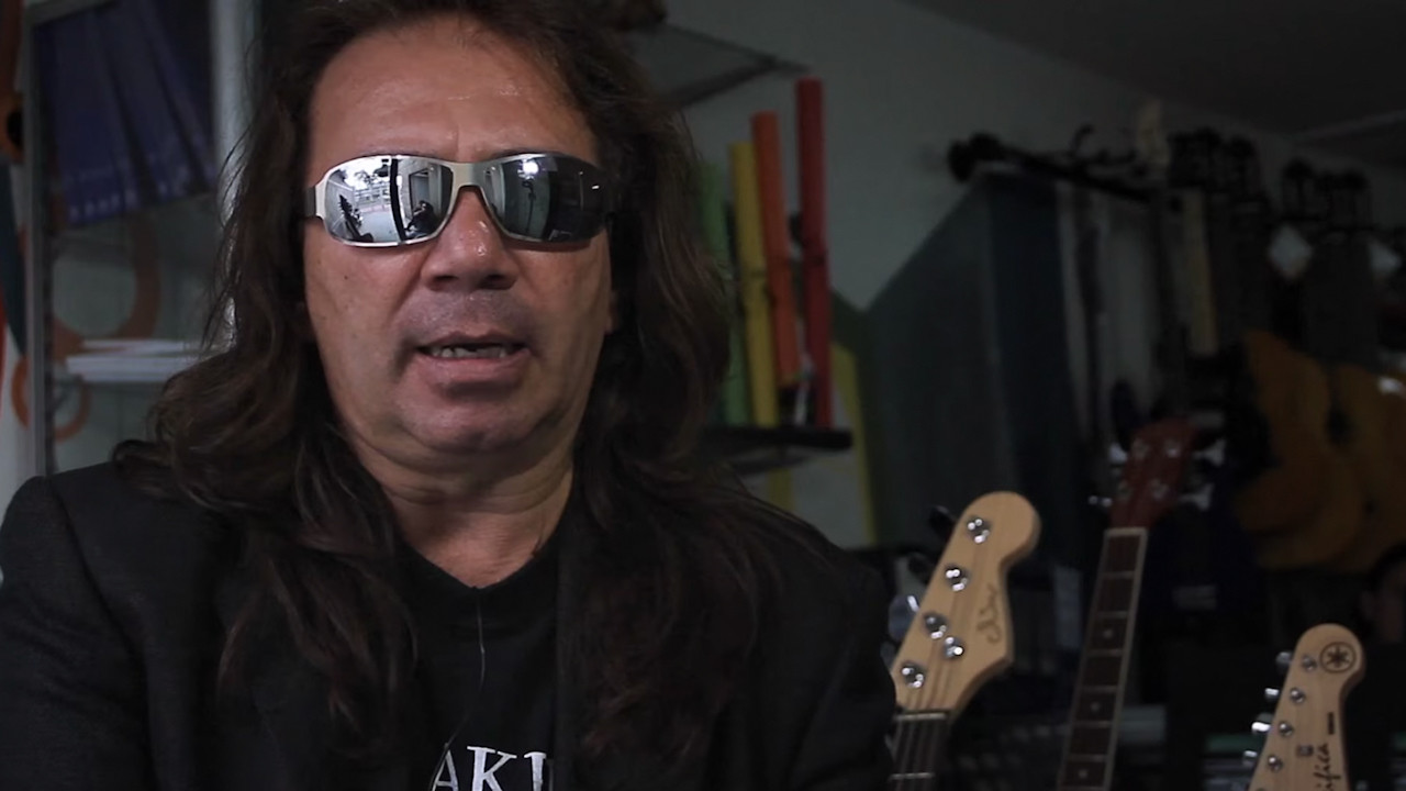 El Titán Background