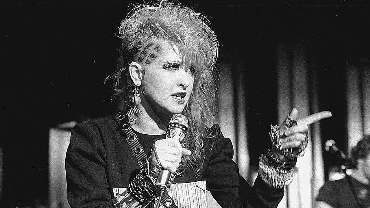 Cyndi Lauper -  Live in Paris Background