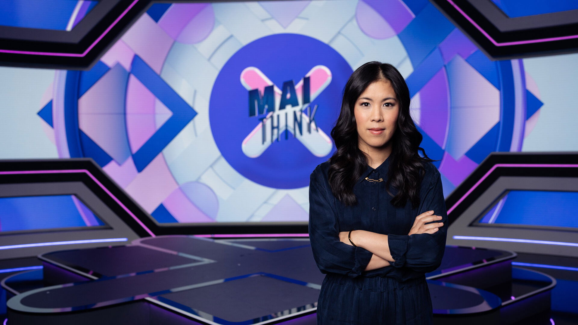 MaiThink X – Die Show Background