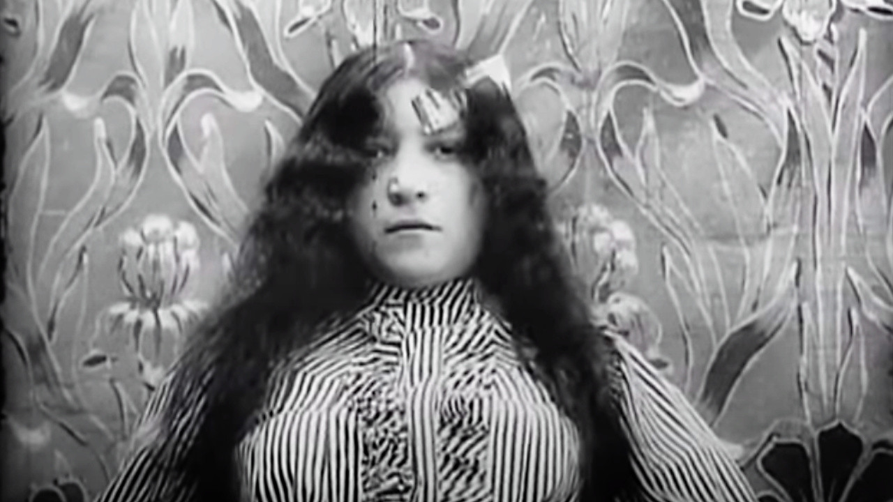 El hotel eléctrico Background