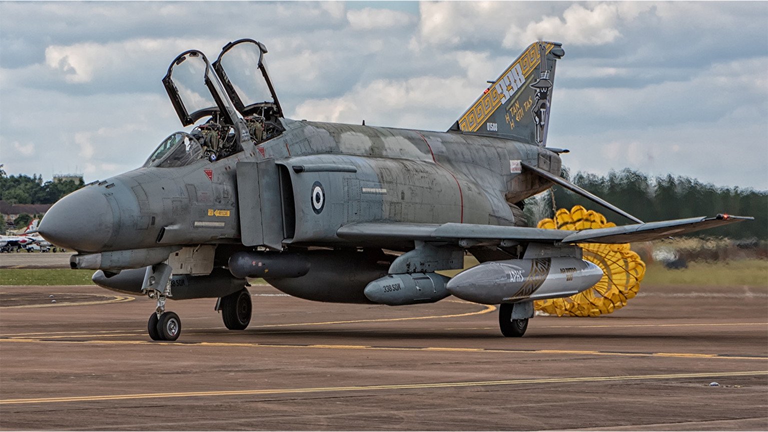 TOP GUN 2002 Background