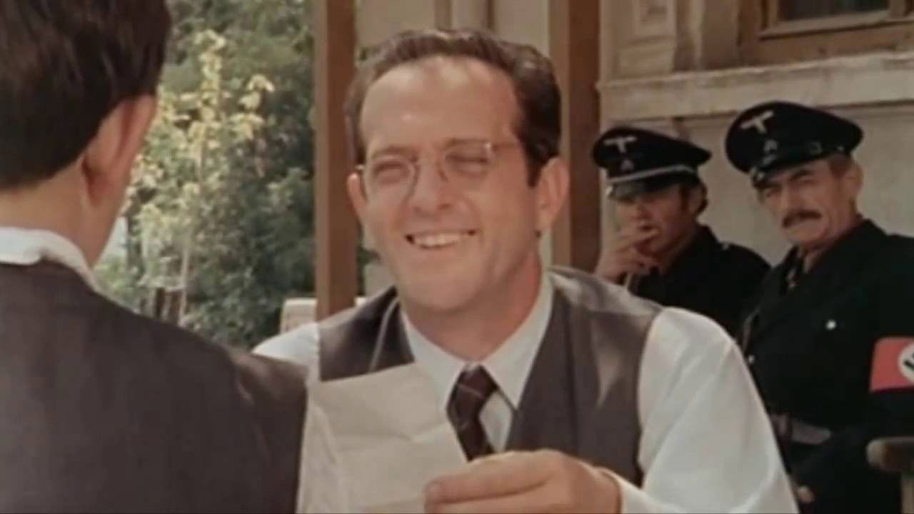 Salas u malom ritu Background