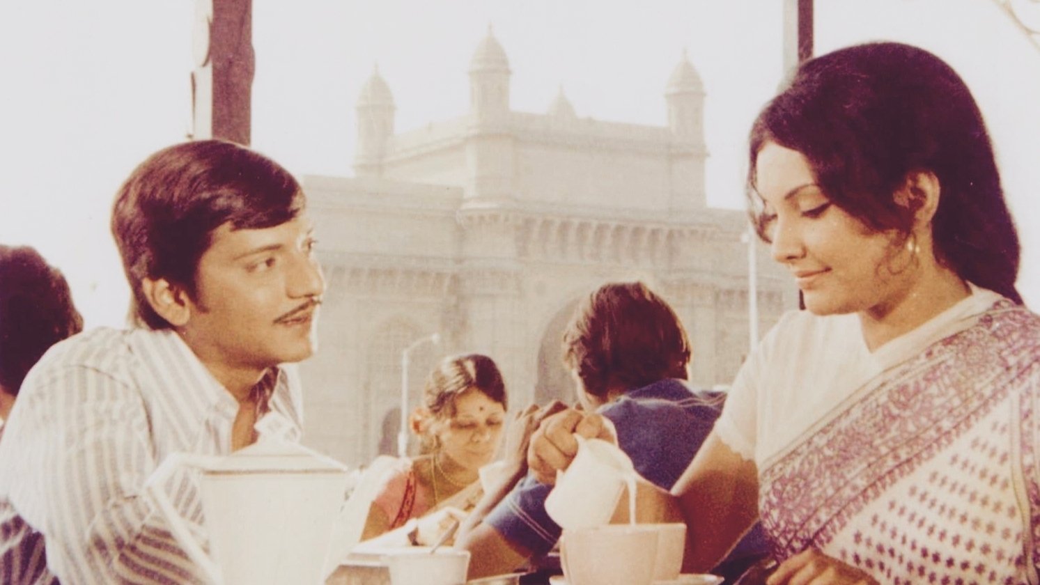 Chhoti Si Baat Background