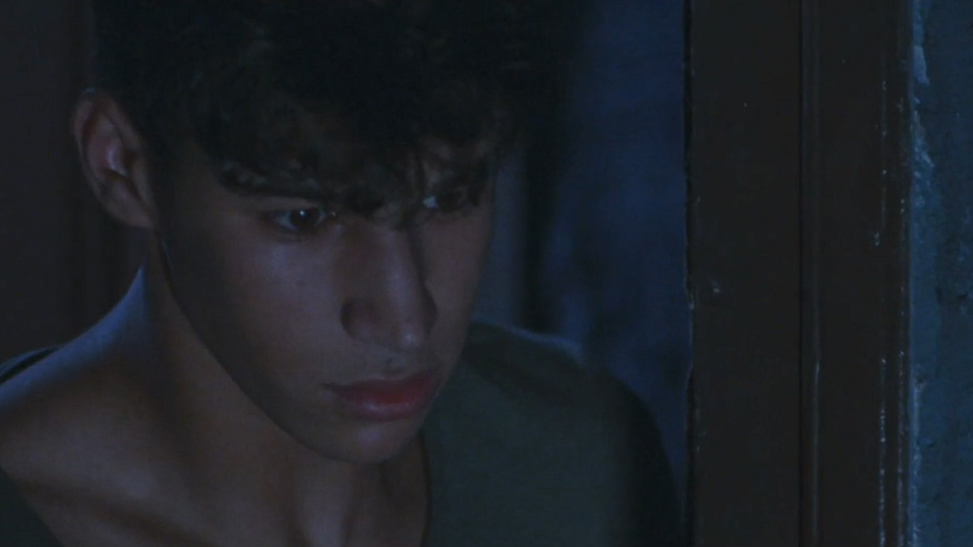 A escondidas Background