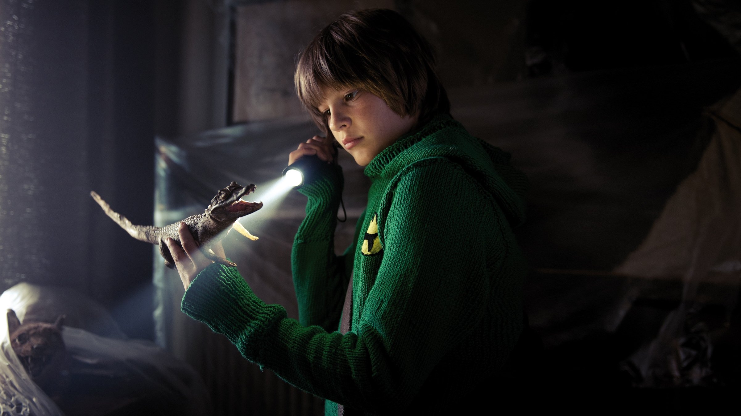 Victor and the Secret of Crocodile Mansion Background