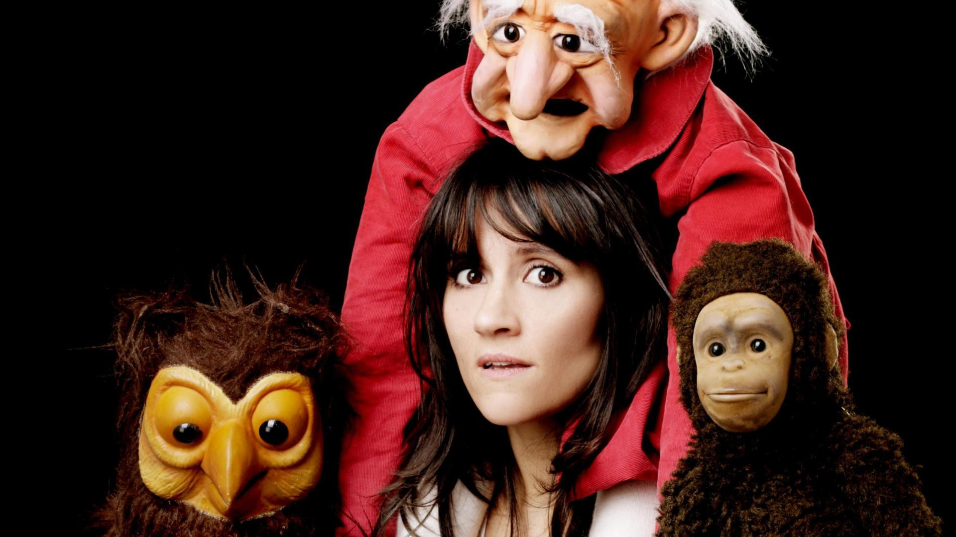 Nina Conti: Her Master's Voice Background
