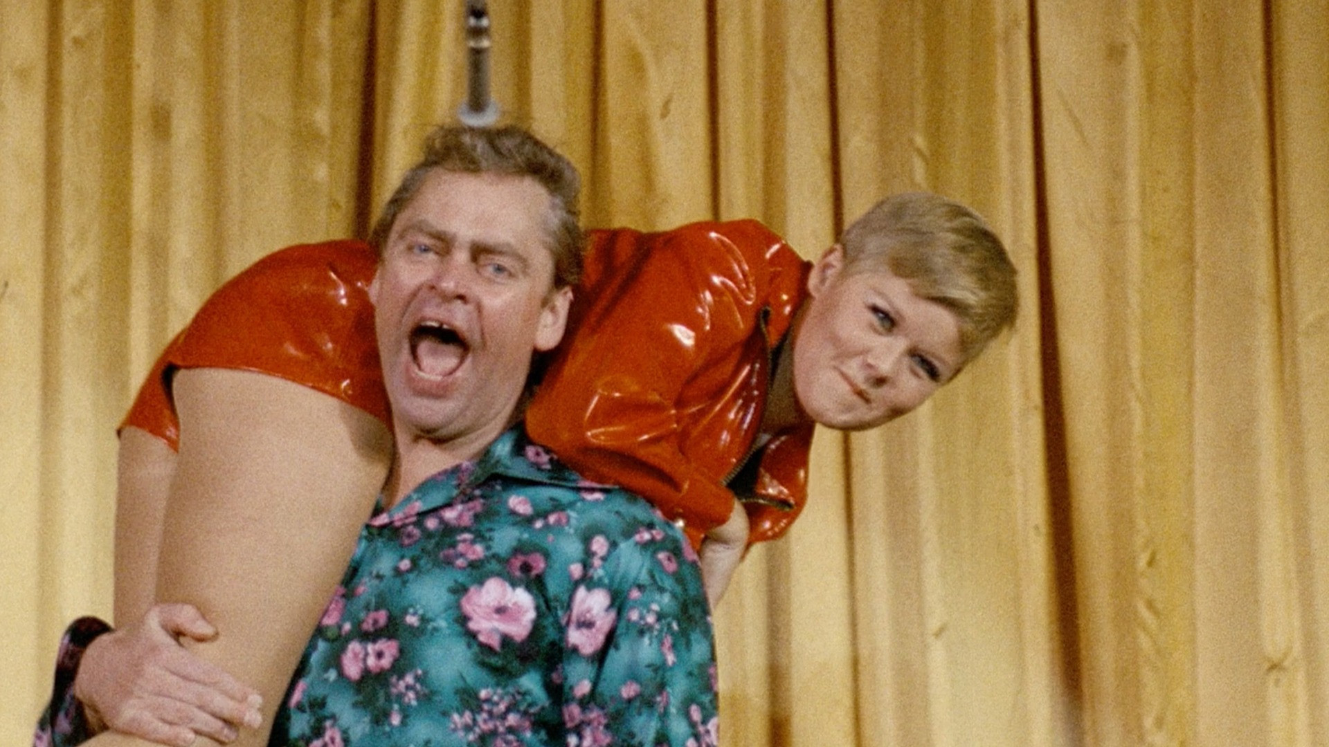 Cirkusrevyen 67 Background