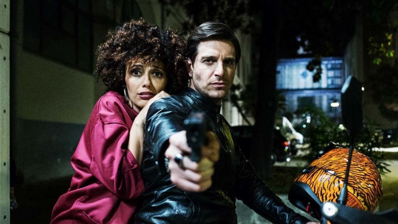 Love and Bullets Background