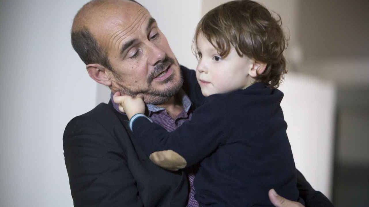 Presque comme les autres Background