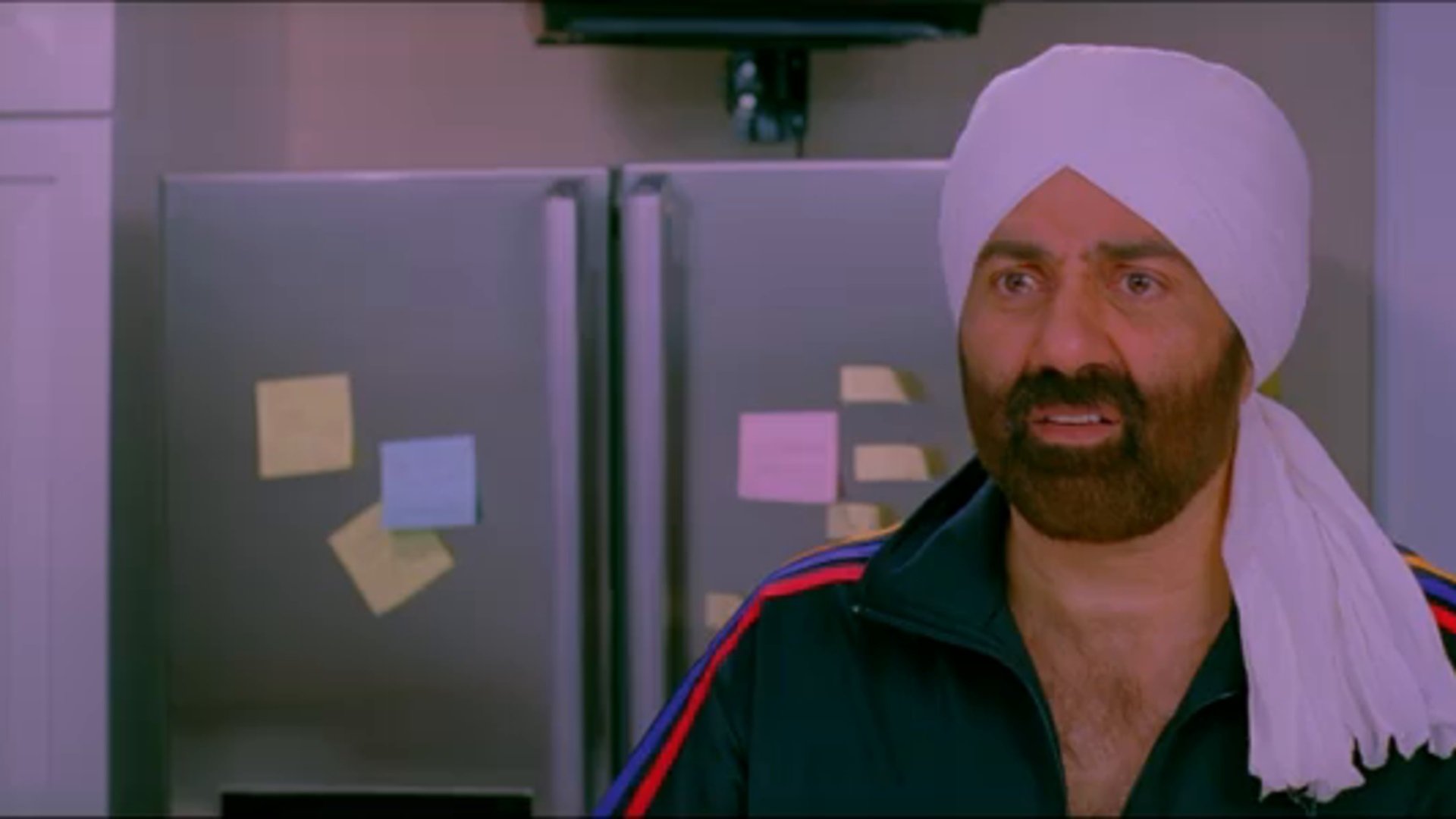 Yamla Pagla Deewana Background