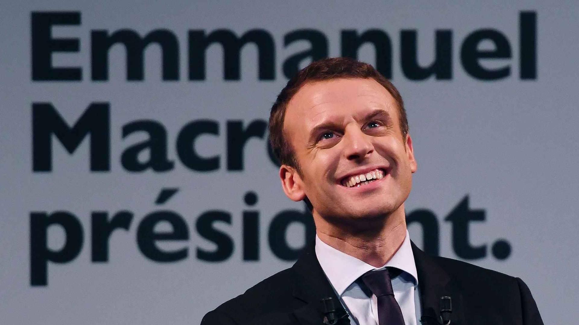 Emmanuel Macron, le dynamiteur Background
