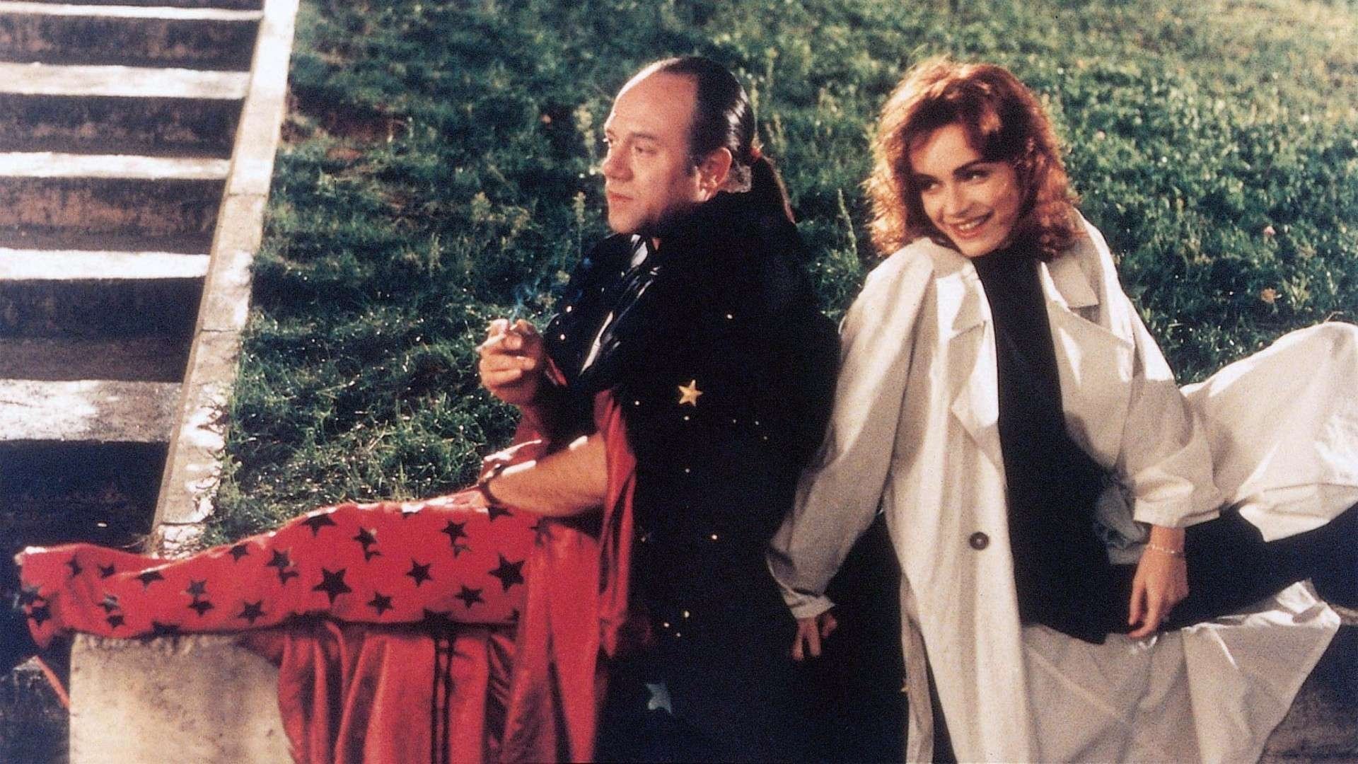 Al lupo, al lupo Background