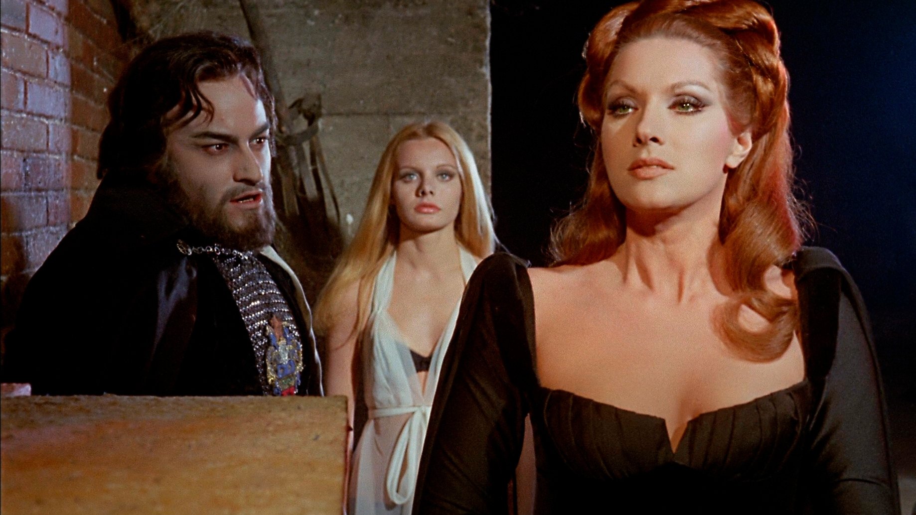 El espanto surge de la tumba Background