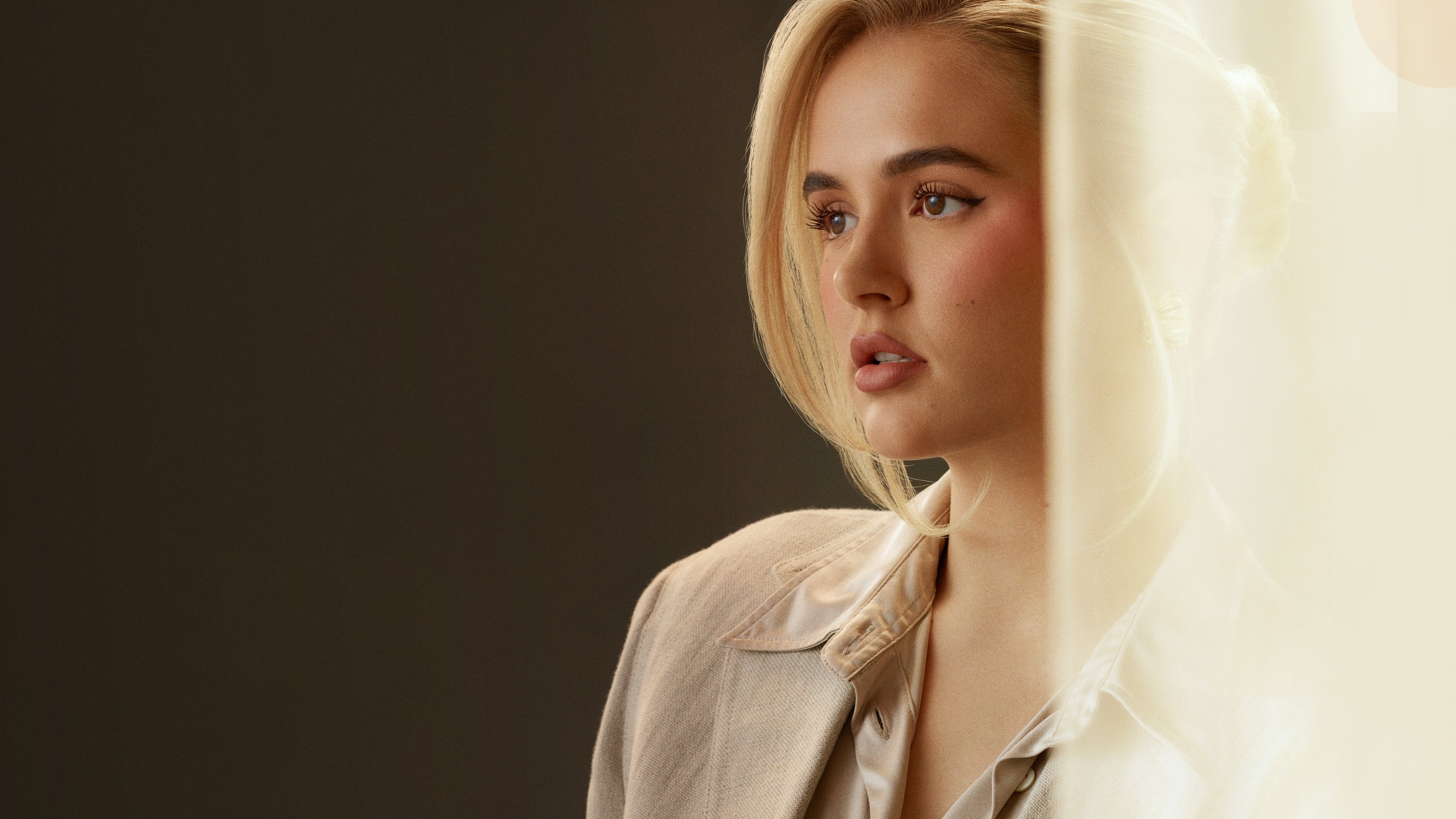 Molly-Mae: Behind It All Background