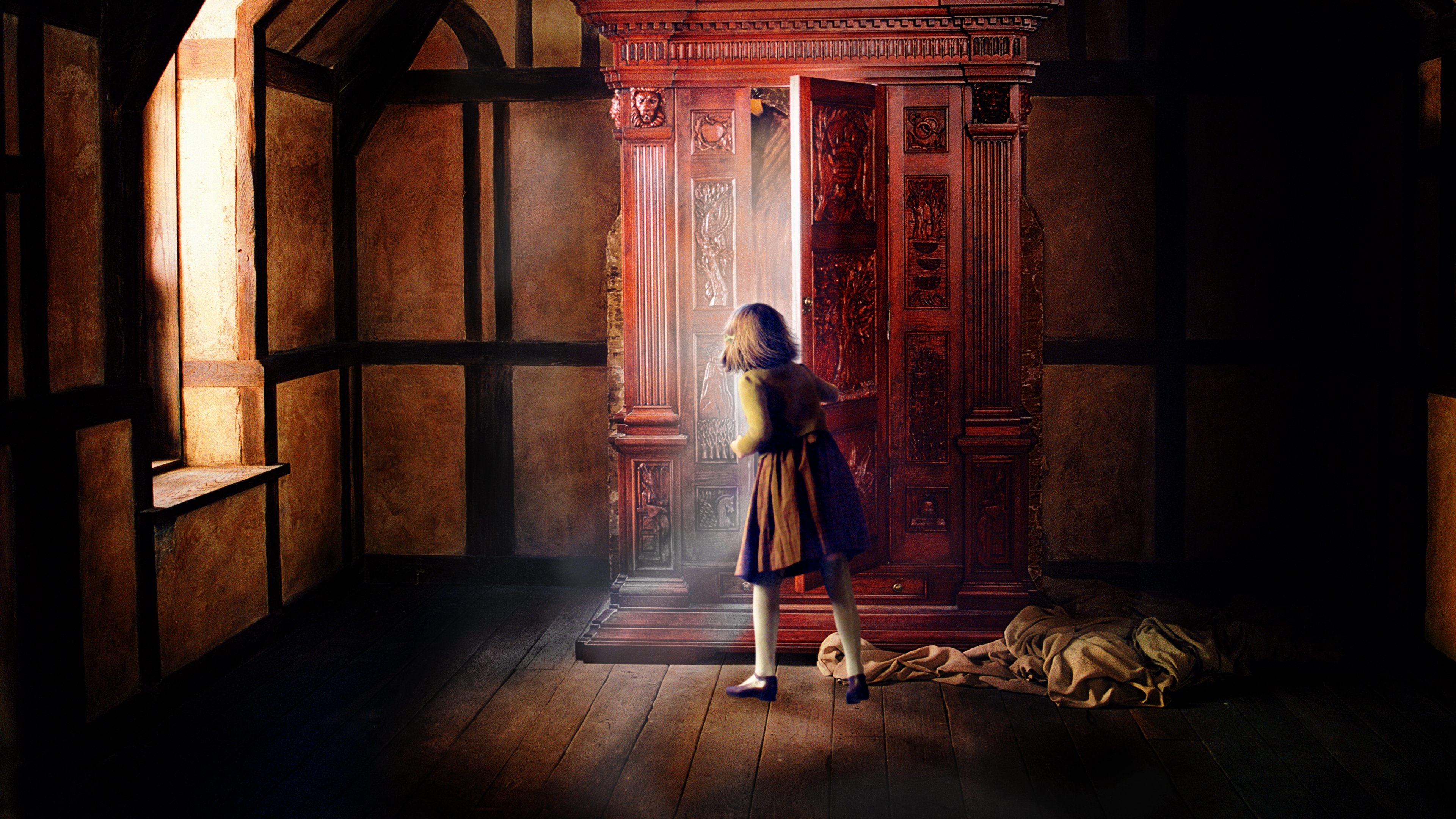 The Chronicles of Narnia: The Lion, the Witch and the Wardrobe Background