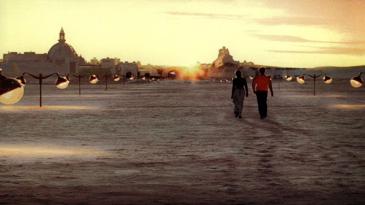 Peut-être Background