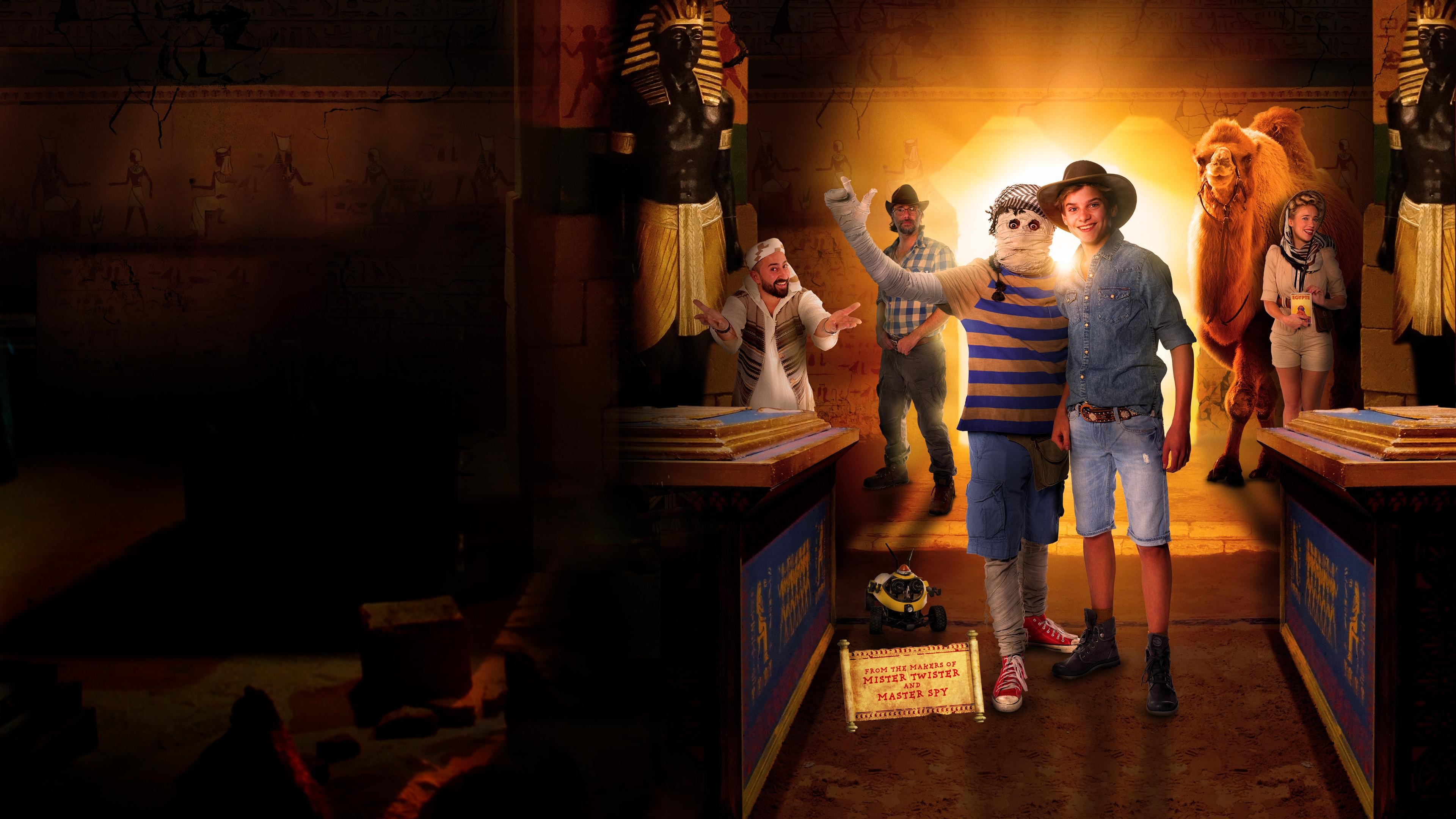 Dummie the Mummy and the Tomb of Achnetoet Background