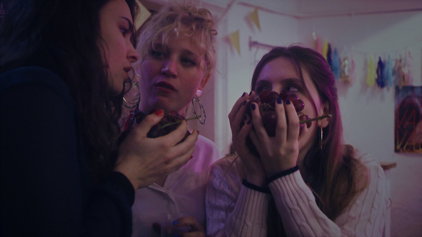 Andy y las demás Background