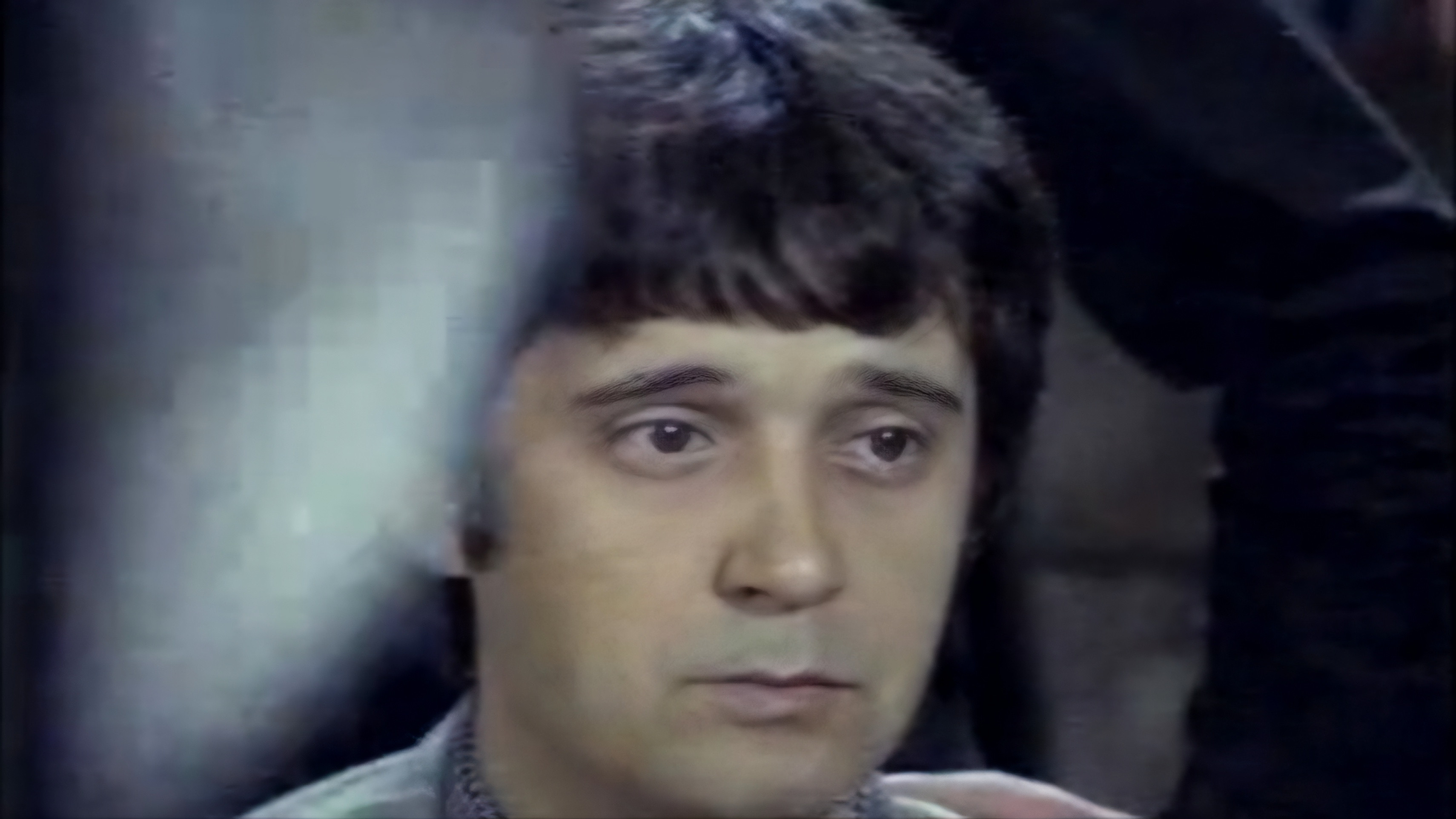 Yaşar Ne Yaşar Ne Yaşamaz Background