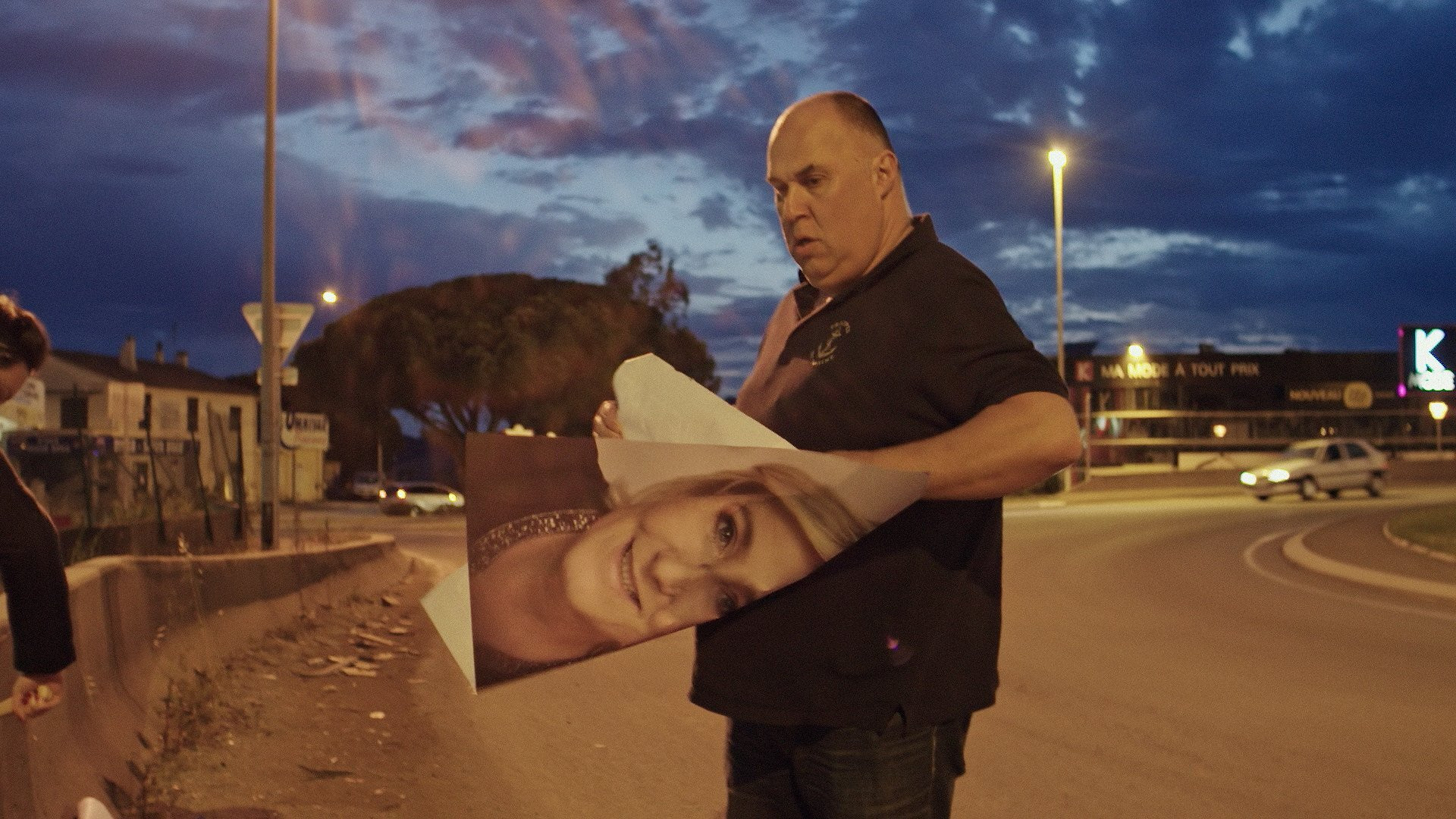 Dancing with Le Pen Background