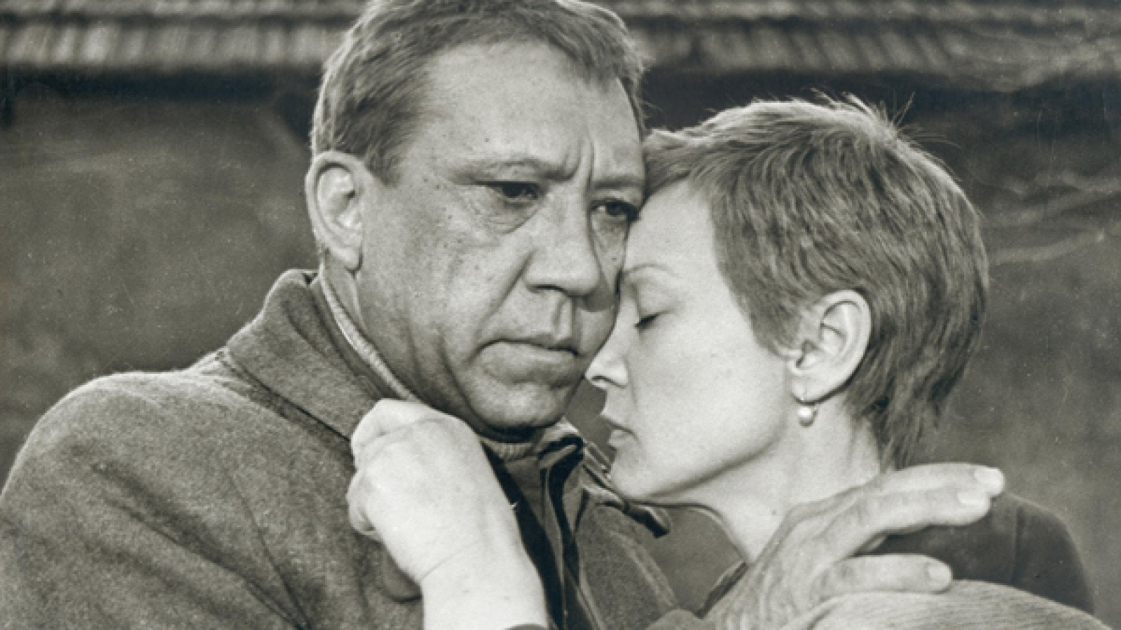 Twenty Days Without War Background