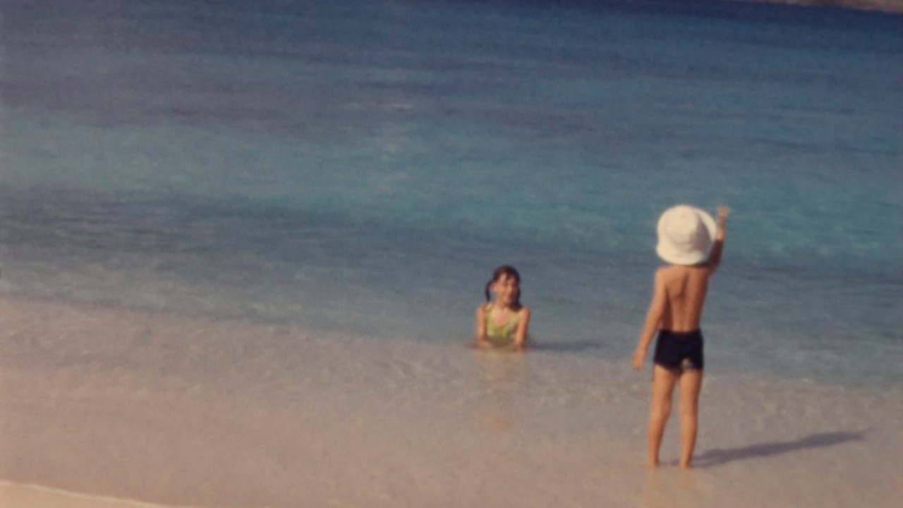 Postal (O, desde la distancia eres un espejismo) Background