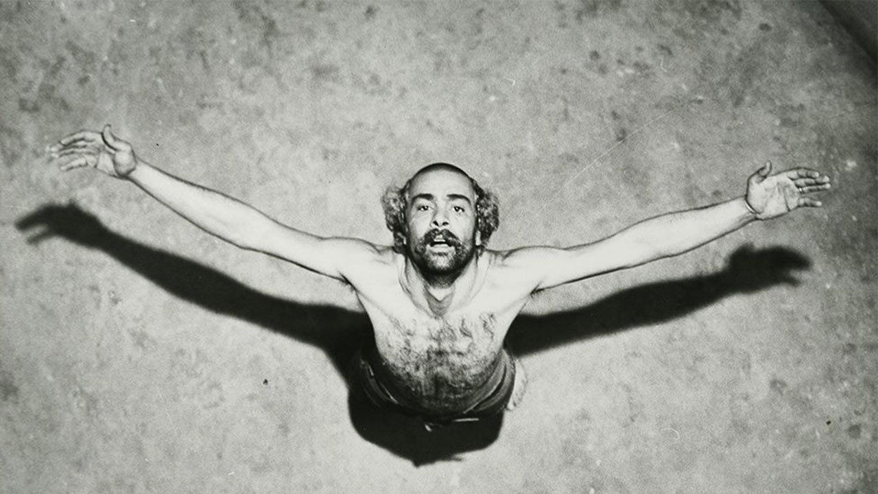 Dash Akol Background