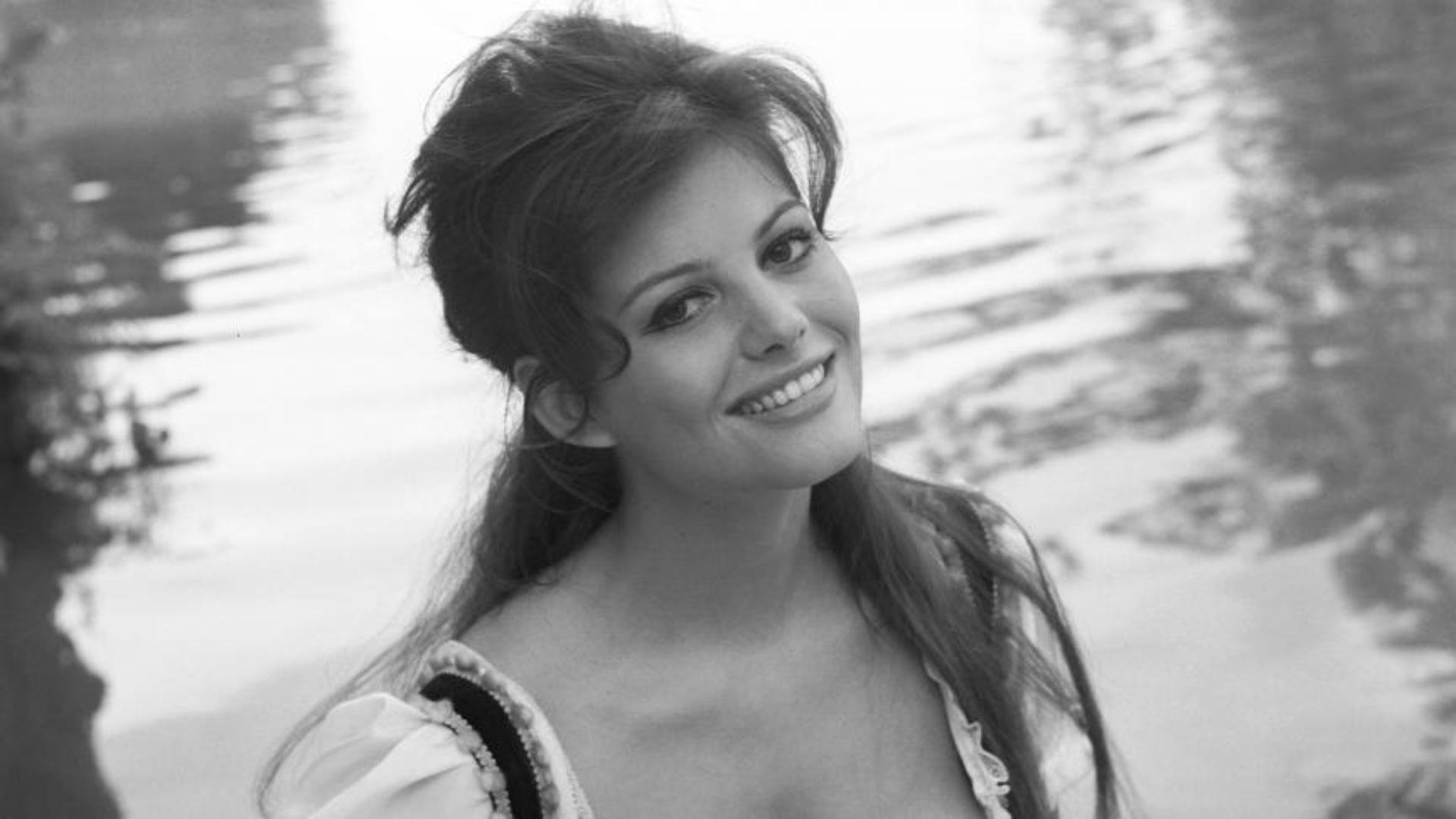 Claudia Cardinale, la créature du secret Background